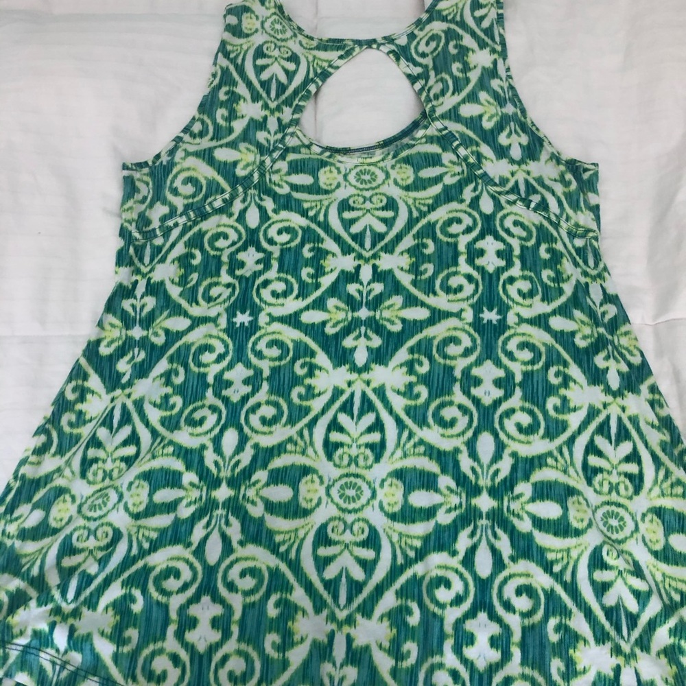 Cute Cato green and white tank top medium